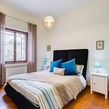 Apartament Caracalla *